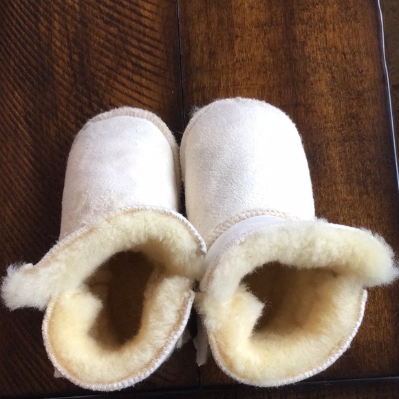 Toddler shearling boots. Worn once. Shepherd of Sweden Boras sheepskin slippers - Picture 3 of 4